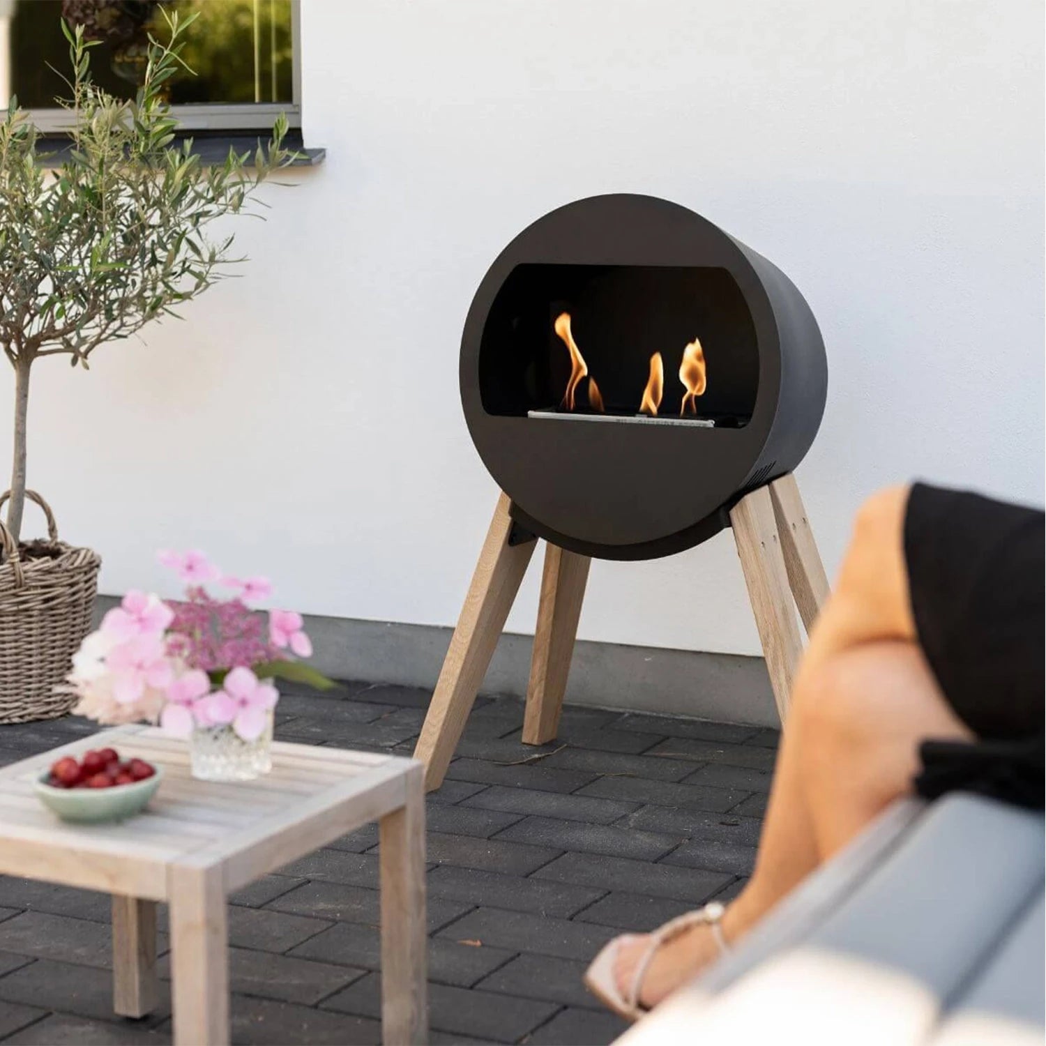 Aduro B2 Freestanding Bioethanol Fireplace - Black / Oak